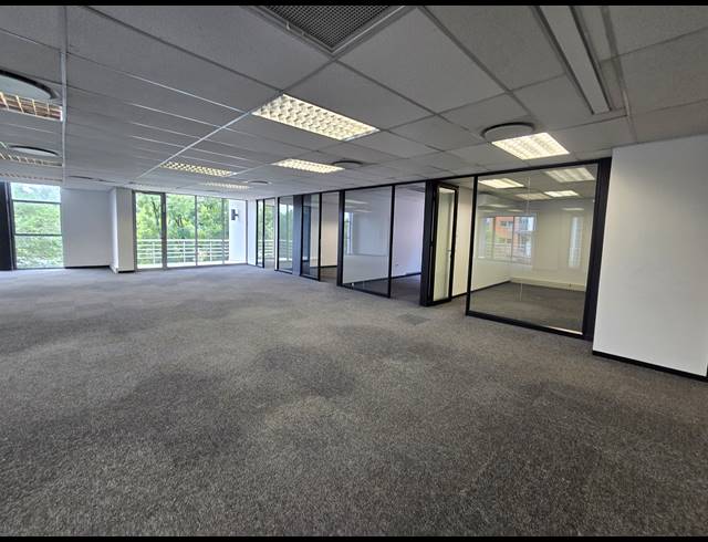 669M² OFFICE TO LET IN BRYANSTON